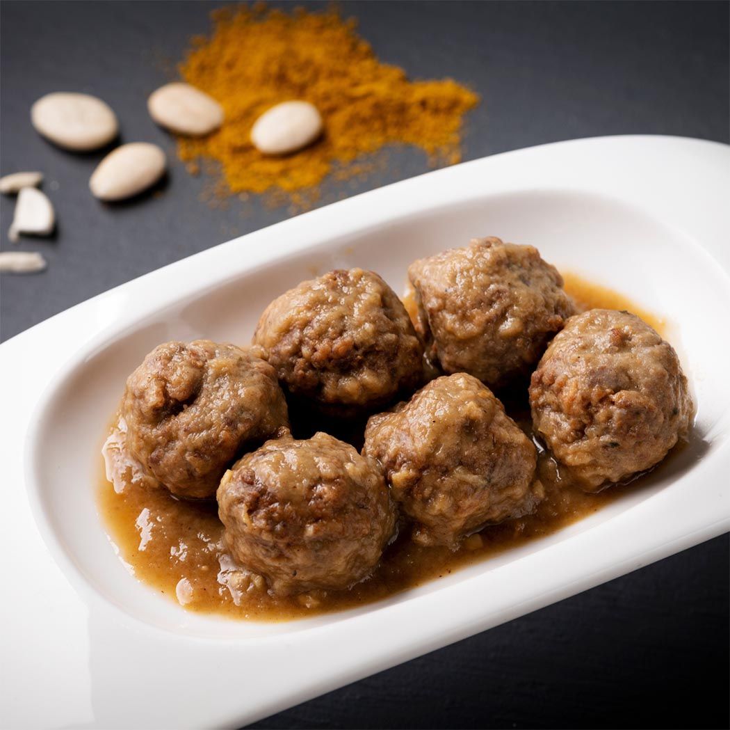 Platos preparados en Huesca, albondigas en salsa de almendra